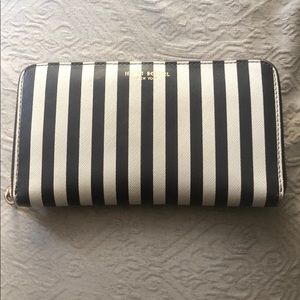 Henri Bendel wallet